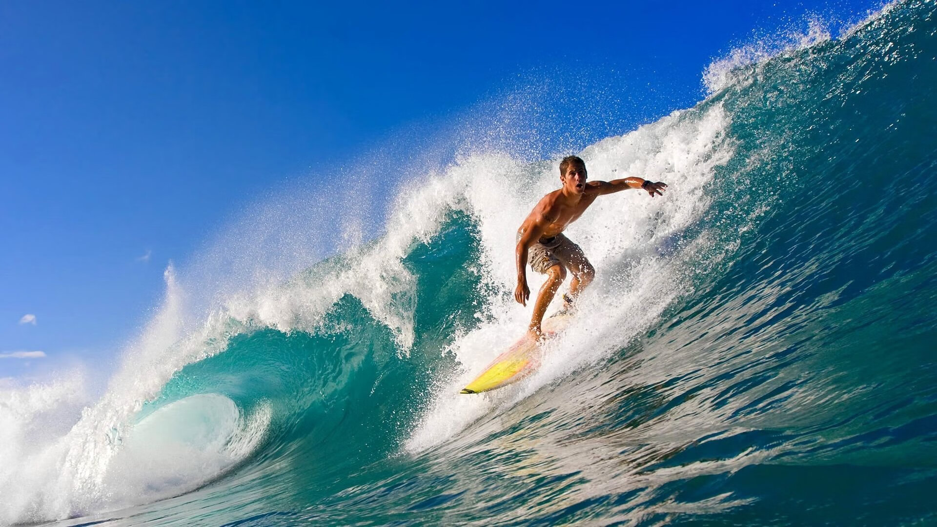 莱谢恩·卡萨斯冲线瞬间点燃现场气氛，莱恩·卡斯滕